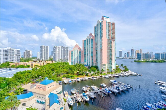 Foto del edificio - 3340 NE 190th St