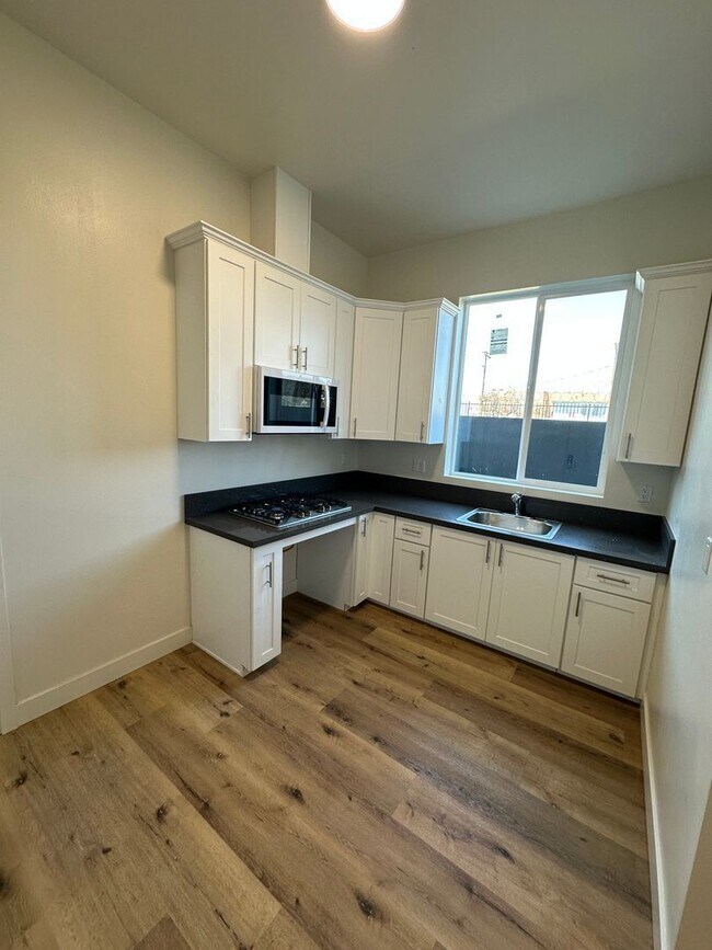 Photo - 10914 S. Main St. Apartment