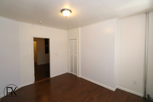 Foto del edificio - 501 1/2 E 83rd St