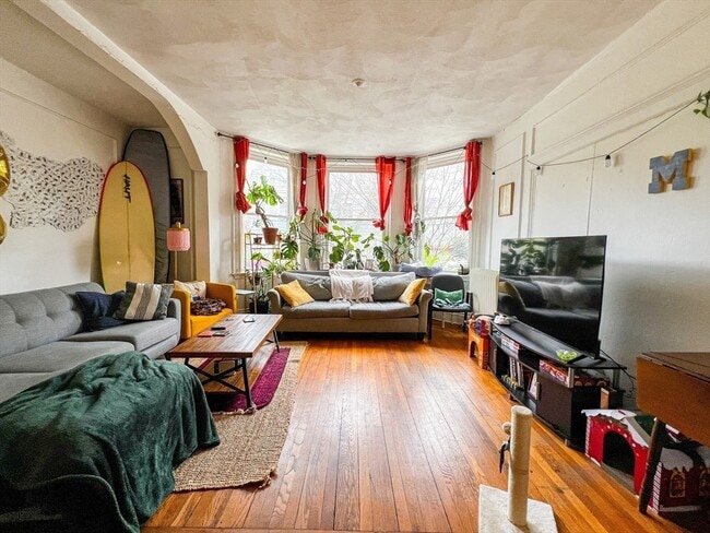 Building Photo - 144 Coolidge St