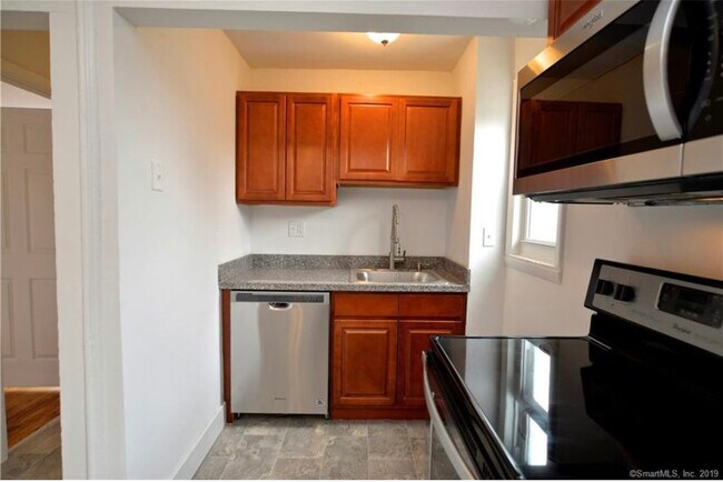 Sink / Dishwasher - 463 Blatchley Ave
