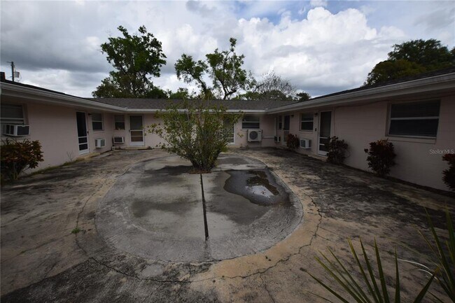 Foto del edificio - 1031 Royal Palm Ave