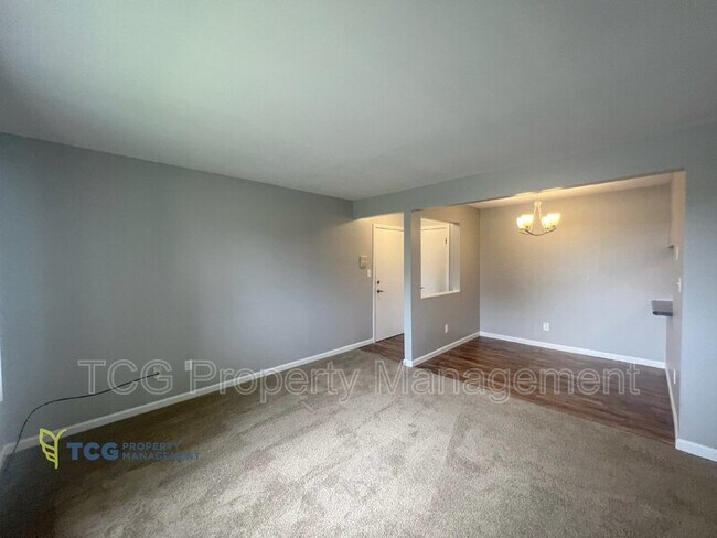 Building Photo - 606 E McKinley Rd