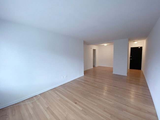 Building Photo - 516 W Melrose St