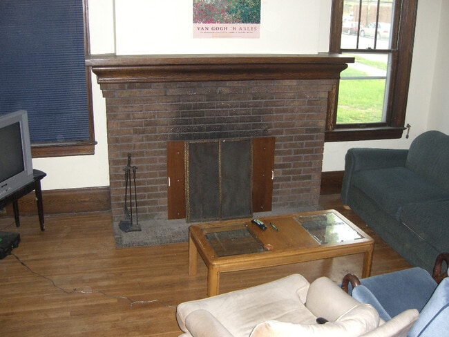 Building Photo - 1209 S State St