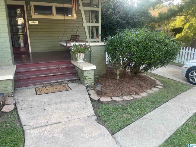 Building Photo - 530 52nd St S