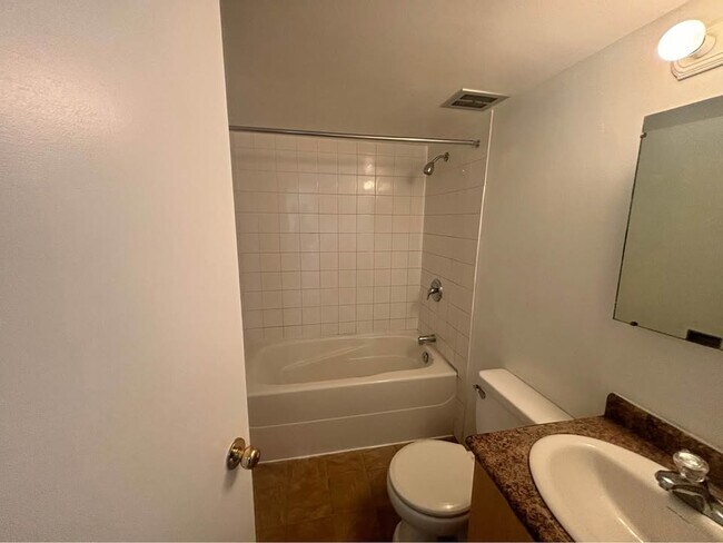 Photo du bâtiment - 639-639 Constance Ave