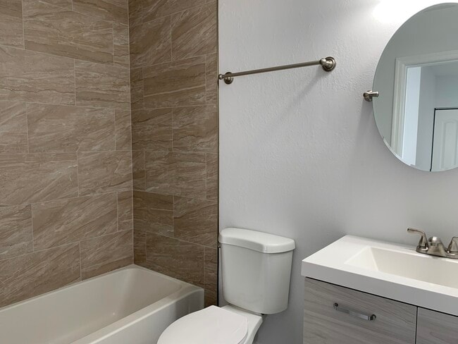 Foto del edificio - 2333 SE Berkshire Boulevard  Port Saint Lu...