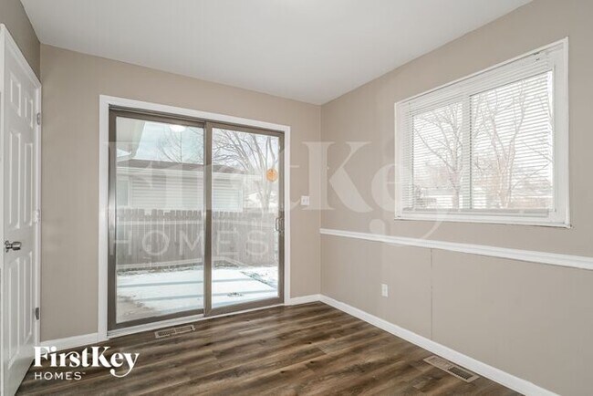 Building Photo - 18 Kingsway Dr