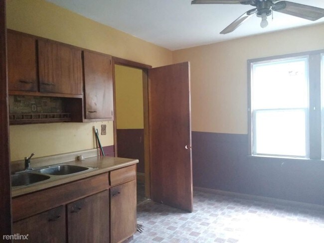 Building Photo - 2065 Robin St