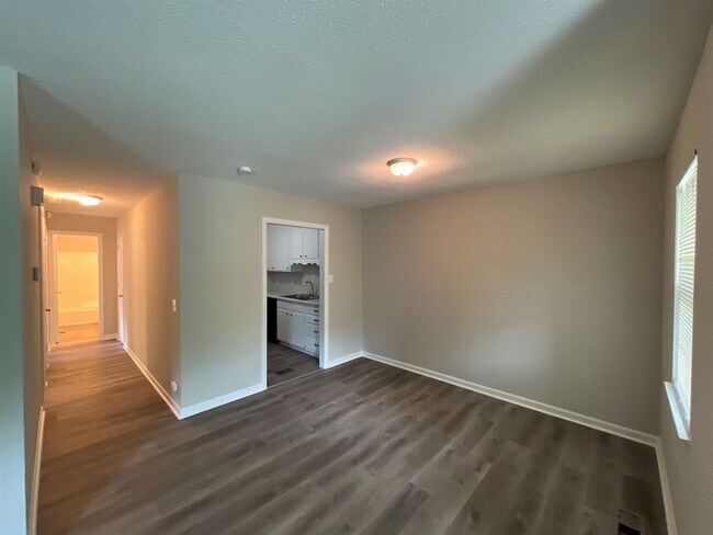 Foto del edificio - Great 2/1 Duplex Ready for YOU!