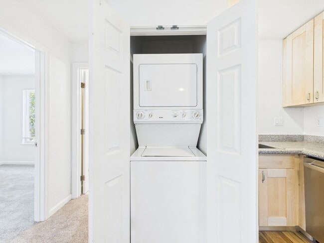 Foto del edificio - 2 bedroom loft unit now available at Cypre...