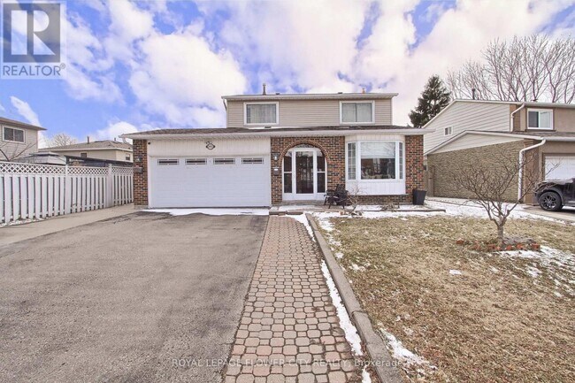 Building Photo - 243 Centre St N