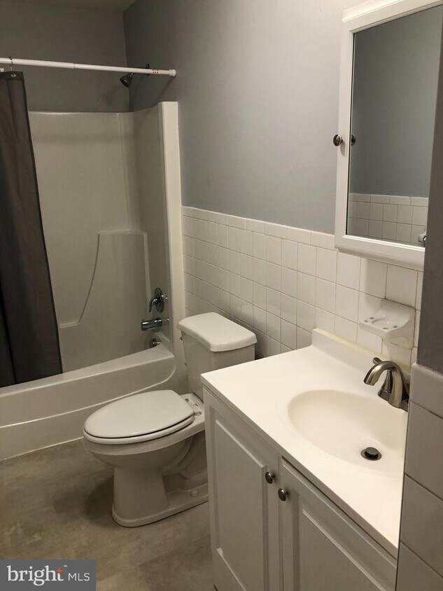 Primary Photo - 36 West Ave