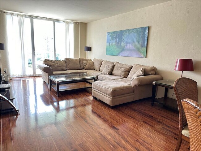 Foto del edificio - 19390 Collins Ave
