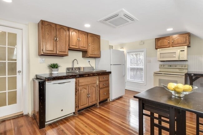 Building Photo - 36 Ramsdell Ave