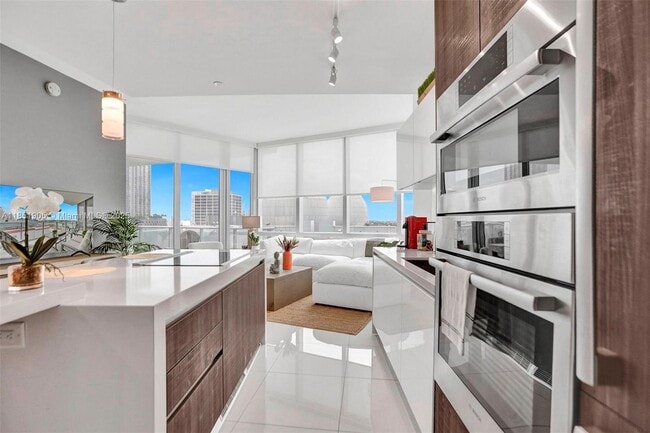 Foto del edificio - 851 NE 1st Ave