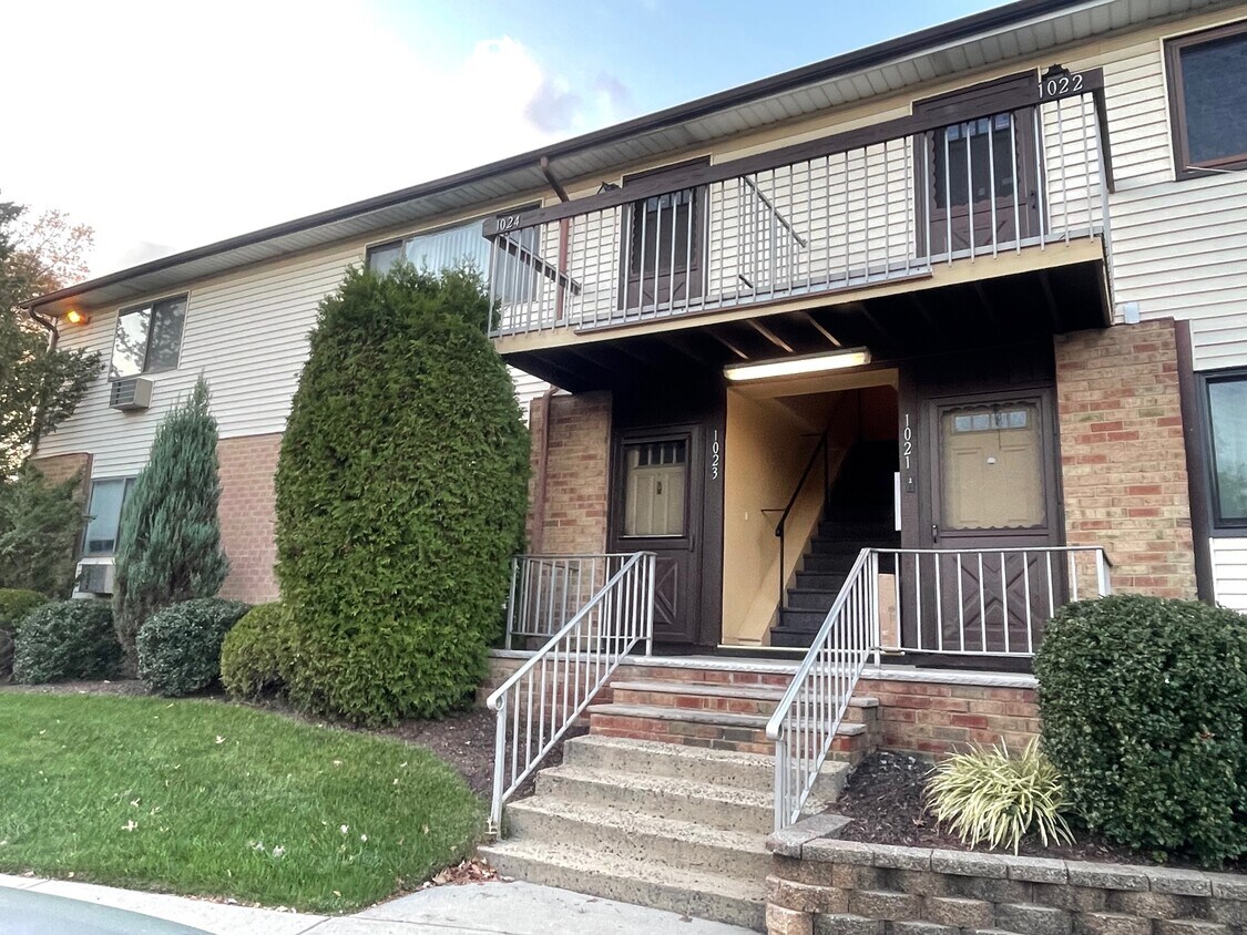 Primary Photo - 1023 Cricket Ln