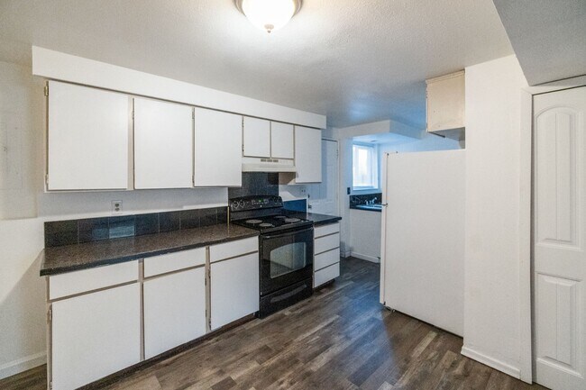 Foto del edificio - 1629/1631 East Rowan Avenue