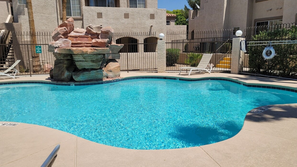 Primary Photo - Henderson 2 Bed/2 Bath Condo with Communit...