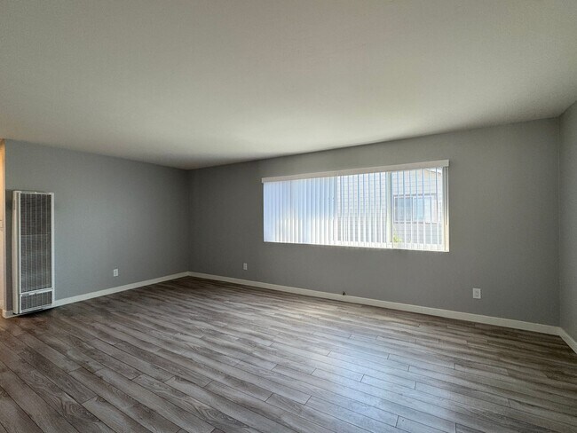 Foto del edificio - 4861-4865 Palm Ave.