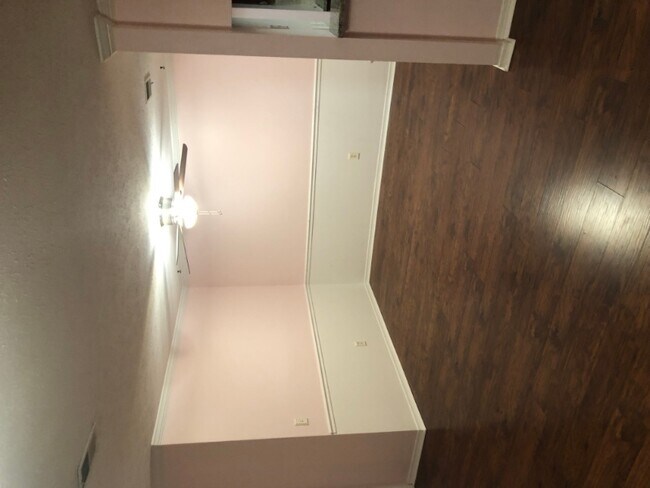 Building Photo - 527 Warm Springs Cir