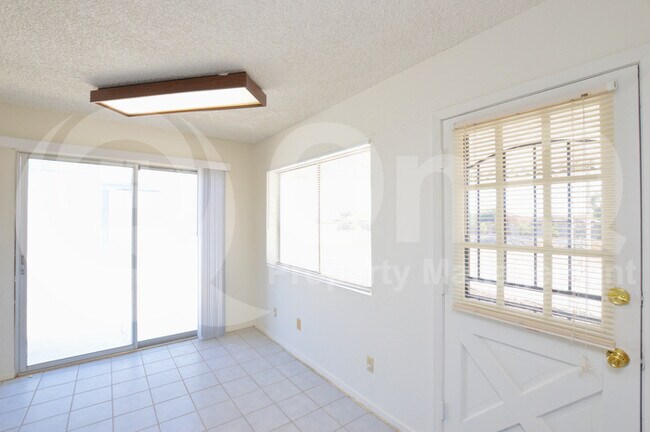 Building Photo - Very nice 2 bedroom and 2 bathroom home!