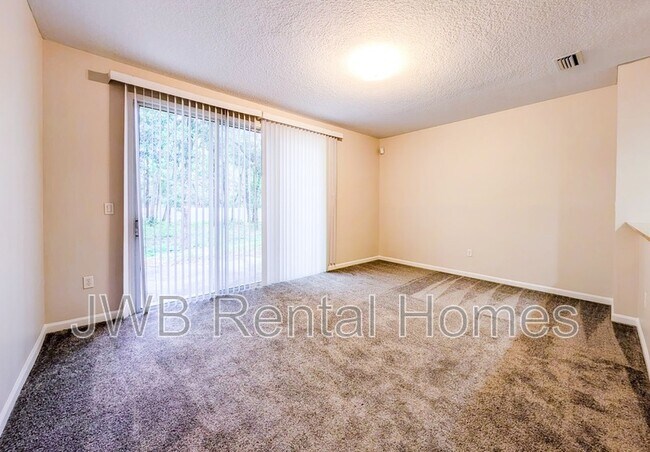 Foto del edificio - 3617 Hartsfield Forest Cir