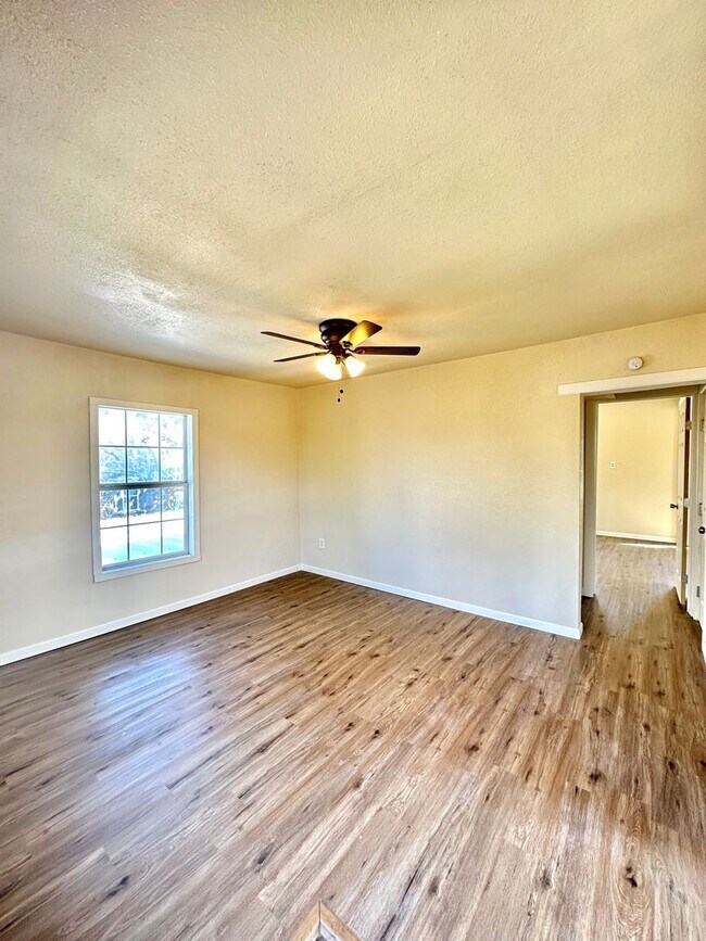 Foto del edificio - COMING AUGUST 2025 - Remodeled 1 Bedroom A...