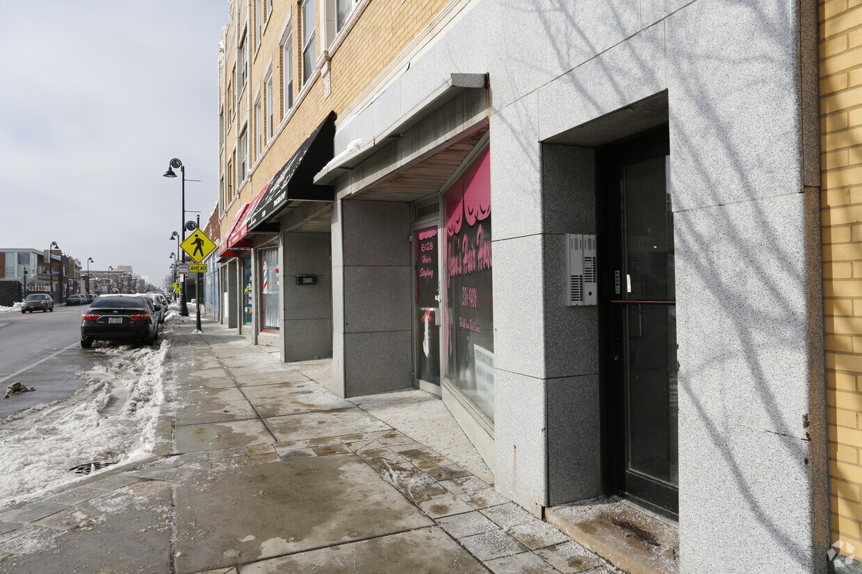 Building Photo - 6126-6134 W Roosevelt Rd