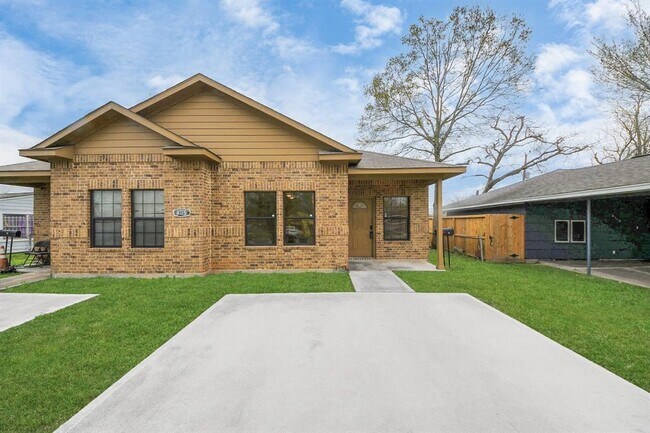 Building Photo - 8115 Marcy Dr