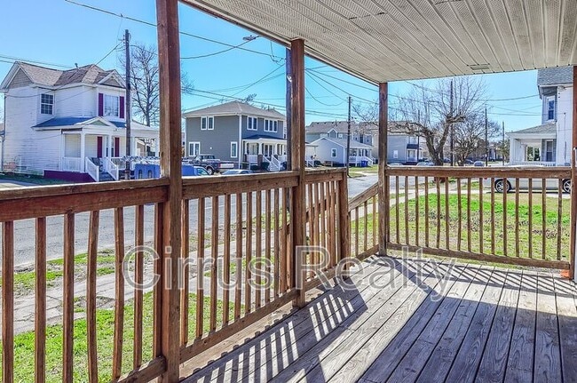 Building Photo - 753 28th St