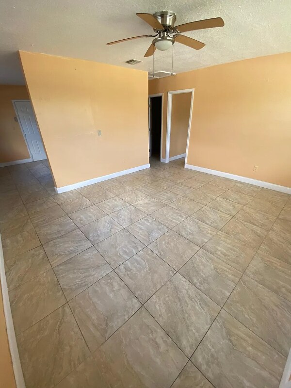 Foto del edificio - 43 NW 183rd Terrace