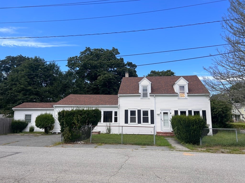 1 Kurts Pl Unit 2, Taunton, MA 02780 Room for Rent in Taunton, MA