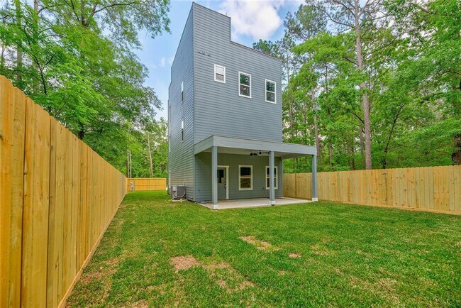 Building Photo - 107 Cloverdale