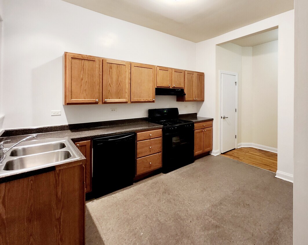 Primary Photo - Income Restricted - Spacious 2 bed in Alba...