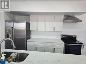 Building Photo - 387 Maitland St