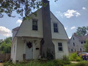 Building Photo - 360 Carlton Ave SE