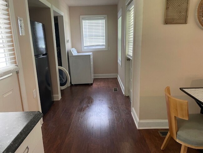 Foto del edificio - Charming, 3 bed, 1 bath ranch just mins from VA hospital