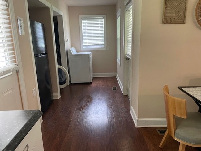 Building Photo - Charming, FULLY FURNISHED (optional), 3 be...