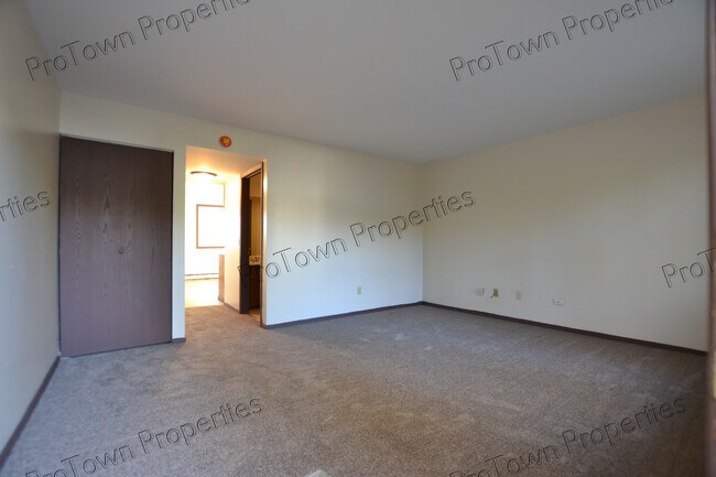 Foto del edificio - 636 Meadowood Ln