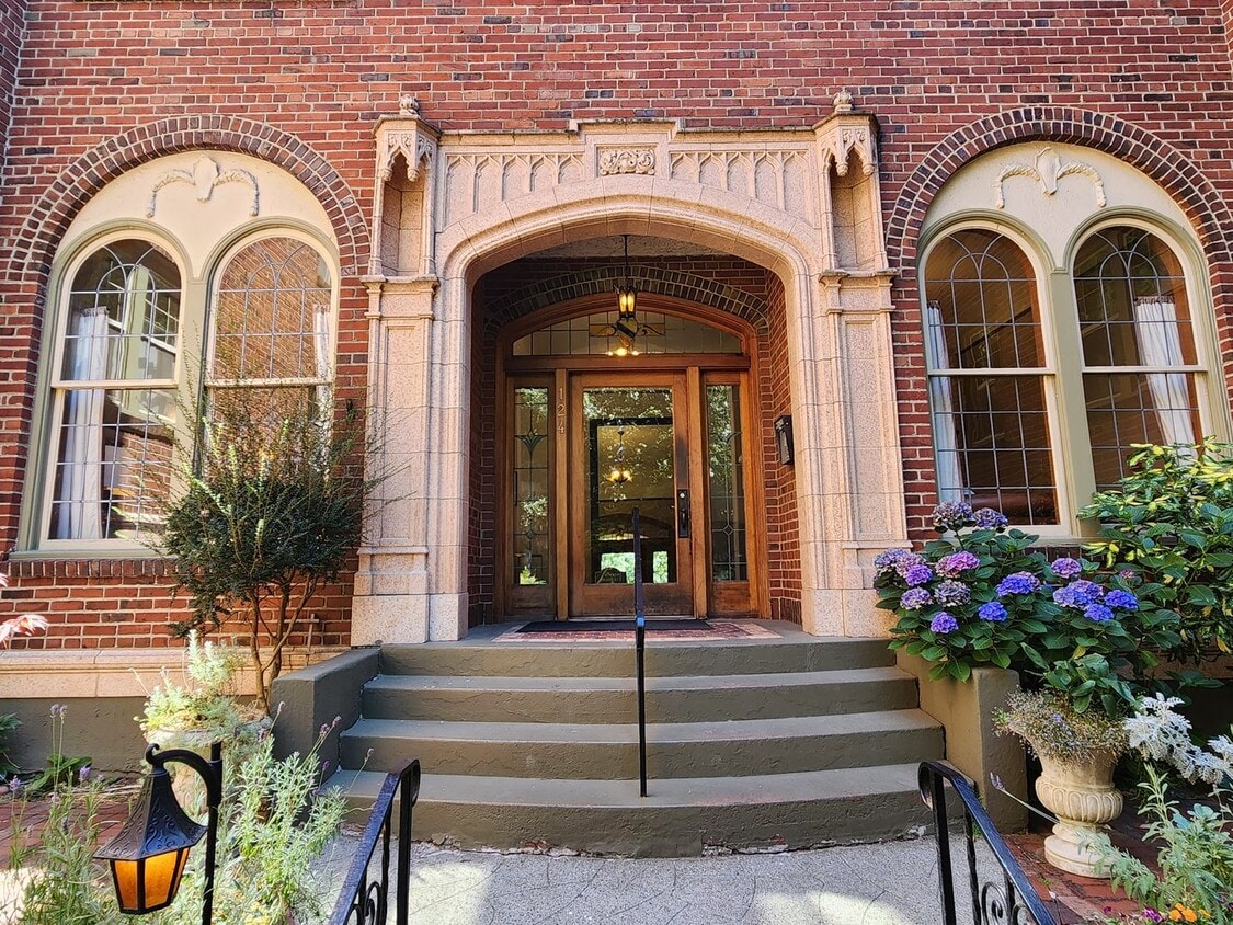 Prime Queen Anne Location | Spacious 1x1 w... - Prime Queen Anne Location | Spacious 1x1 w...