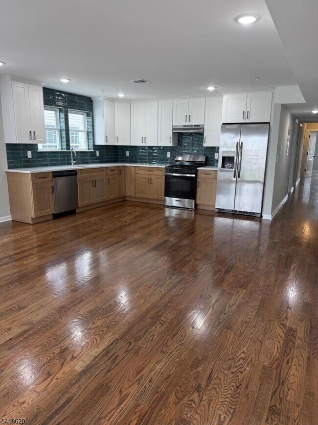 Foto del edificio - 140 Littleton Ave