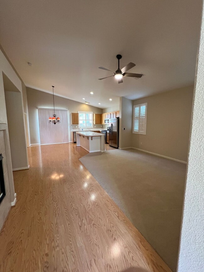 Building Photo - Tracy: $2839 3 bedroom 2 bath single story...