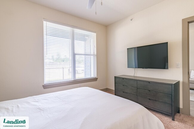 Building Photo - 300 Enclave Dr