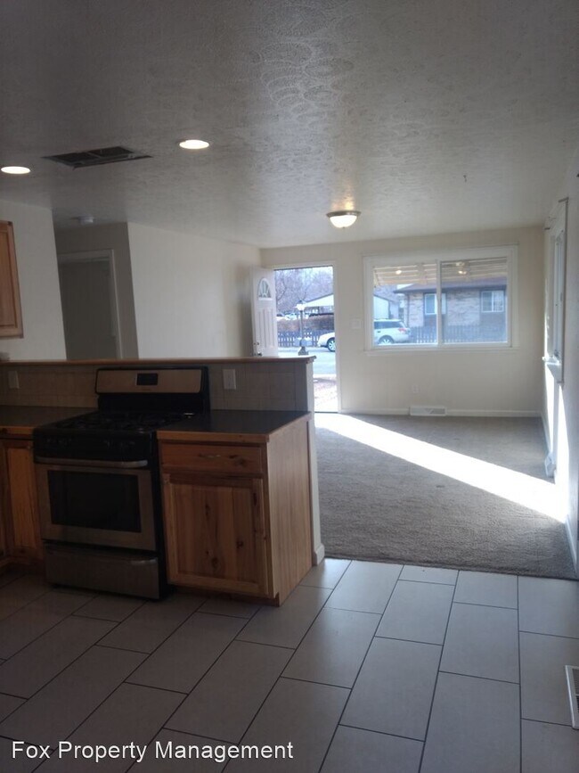 Building Photo - 2 br, 1 bath House - 708 Meeker Street
