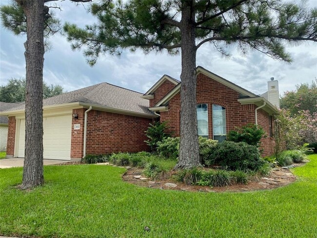 Building Photo - 1832 Branch Hill Dr