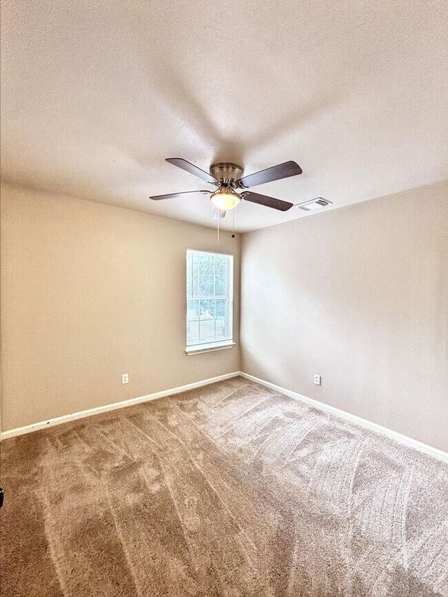 Foto del edificio - Comfortable 4-Bedroom Condo in Houston's O...