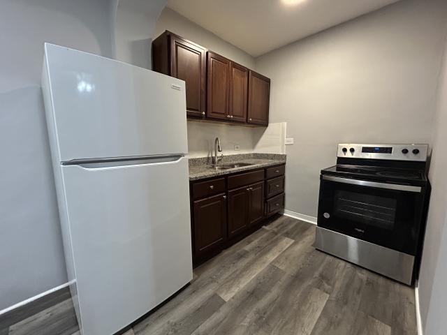 Foto principal - 1 bedroom in Chicago IL 60626