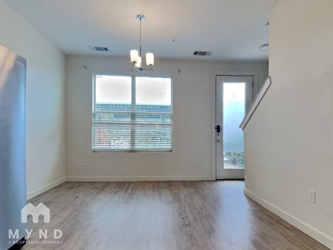 Foto del edificio - 7805 Cooper Ln